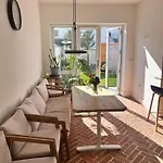 Large Double With A Private Bathroom In A Quiet Neighbourhood