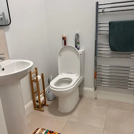 Large Double With A Private Bathroom In A Quiet Neighbourhood Privatunterkunft