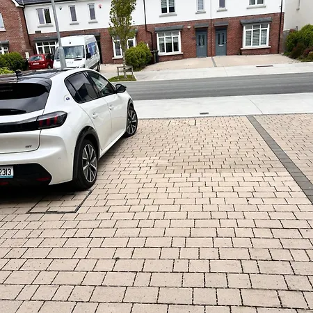 Large Double With A Private Bathroom In A Quiet Neighbourhood Privatunterkunft