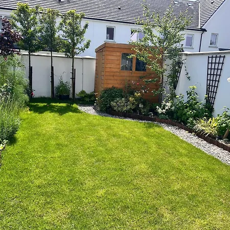 Large Double With A Private Bathroom In A Quiet Neighbourhood Проживание в семье Дублин