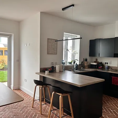 Quarto em Acomodações Particulares Large Double With A Private Bathroom In A Quiet Neighbourhood