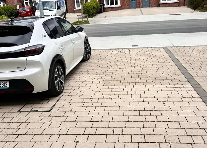 Large Double With A Private Bathroom In A Quiet Neighbourhood ホームステイ