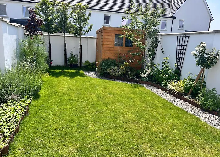 Large Double With A Private Bathroom In A Quiet Neighbourhood Проживание в семье Дублин