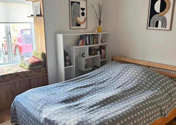 Large Double With A Private Bathroom In A Quiet Neighbourhood Homestay *