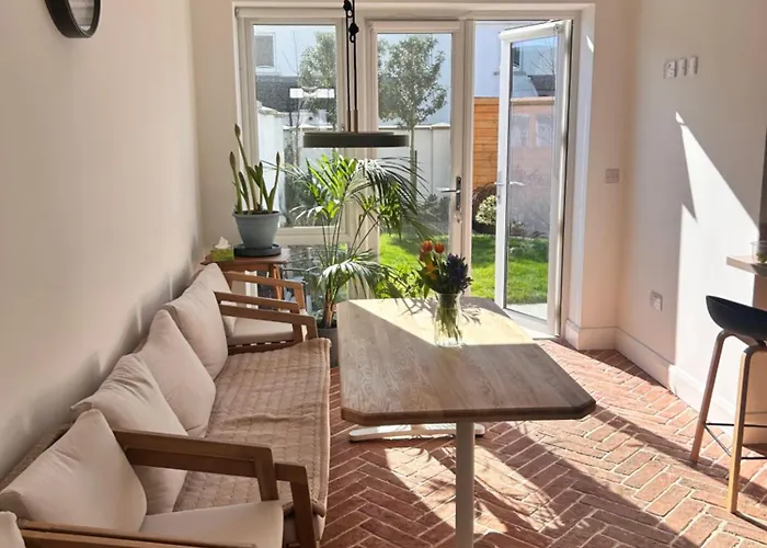 Large Double With A Private Bathroom In A Quiet Neighbourhood