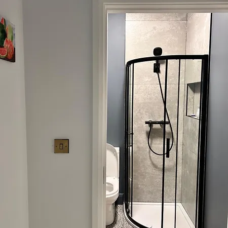 Large Double With A Private Bathroom In A Quiet Neighbourhood Alloggio in famiglia